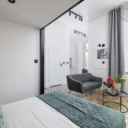 Graphite Ap With Balcony By Square - Old Town *