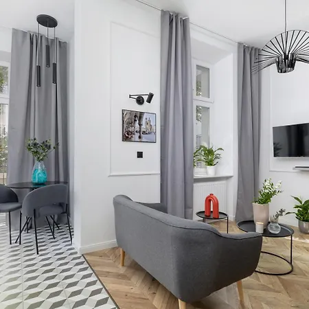 شقة Graphite Apartment With Balcony By Square - Old Town *